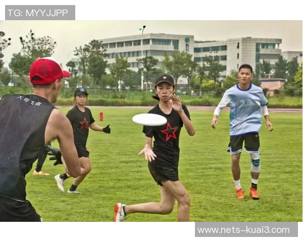 从零开始掌握飞盘技巧与战术全解析助你轻松入门飞盘运动